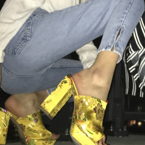 Chunky bright yellow floral heels - Picture 3 of 3